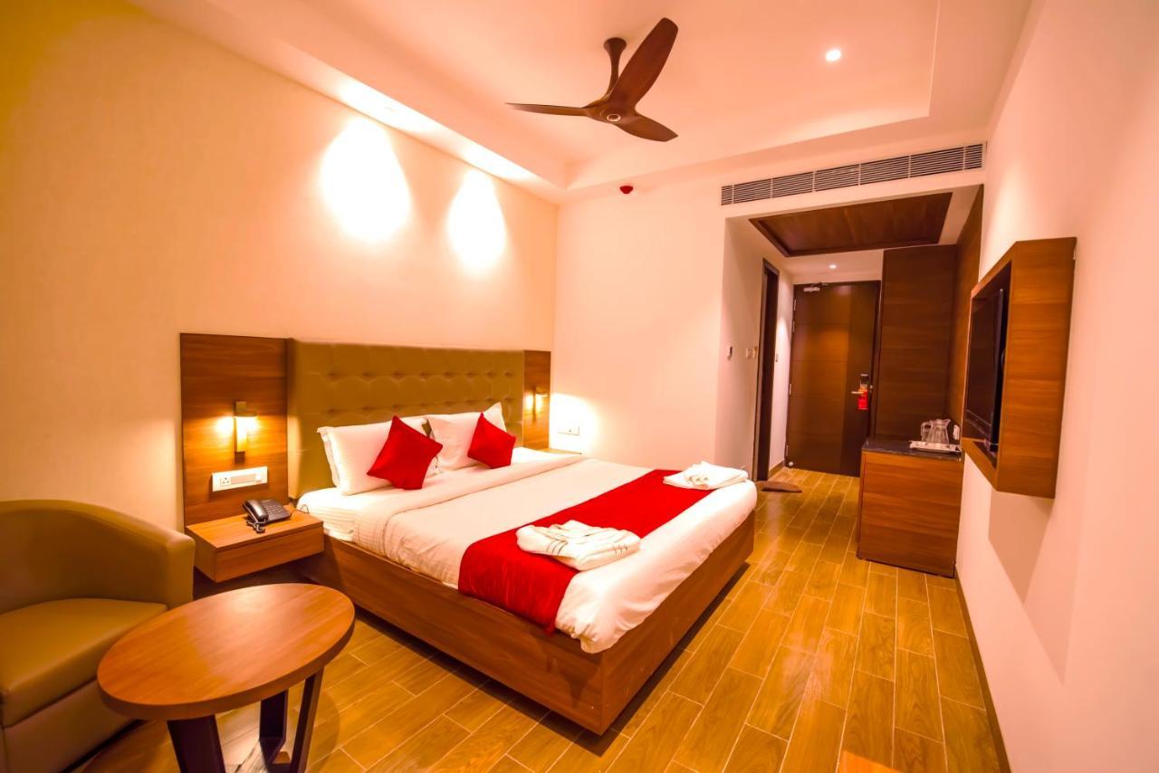Hotel Annamalai Bahur 外观 照片