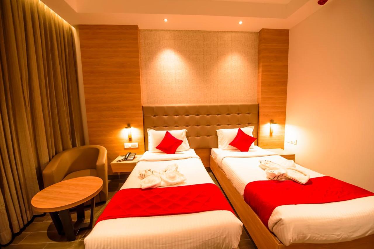 Hotel Annamalai Bahur 外观 照片