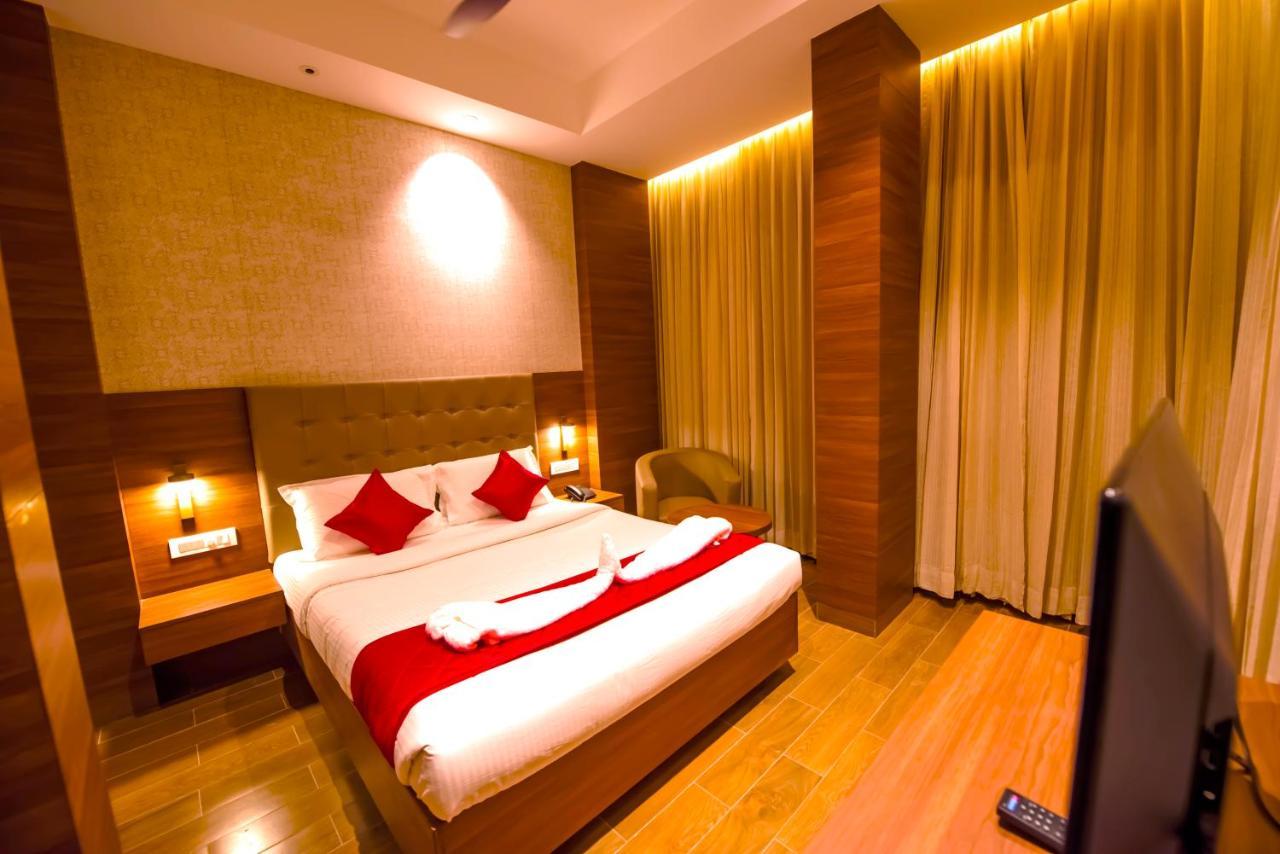 Hotel Annamalai Bahur 外观 照片